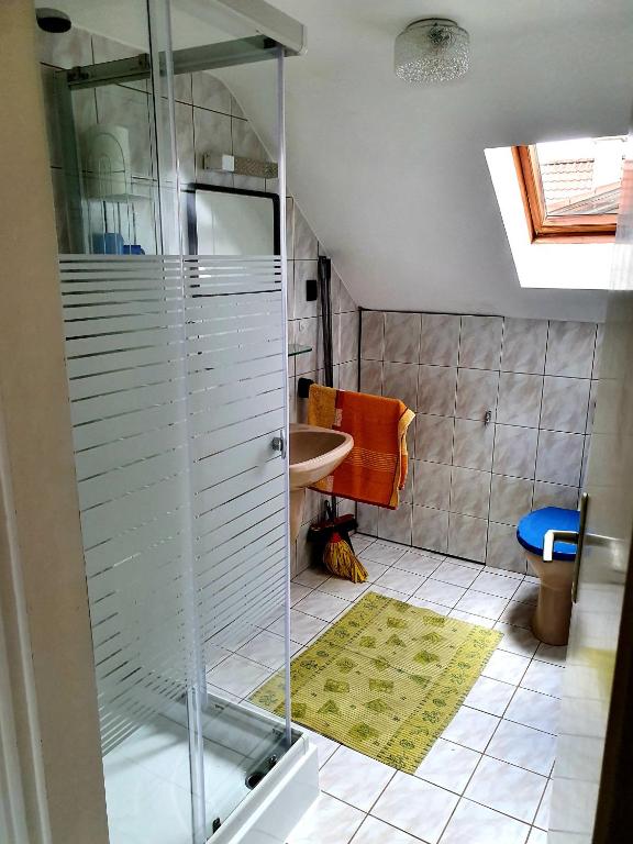 Koupelna v ubytování Szekrény Apartman