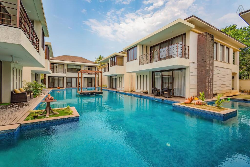 Bazén v ubytování Ochre Villa- Luxury property in Assagaon / Vagator nebo v jeho okolí