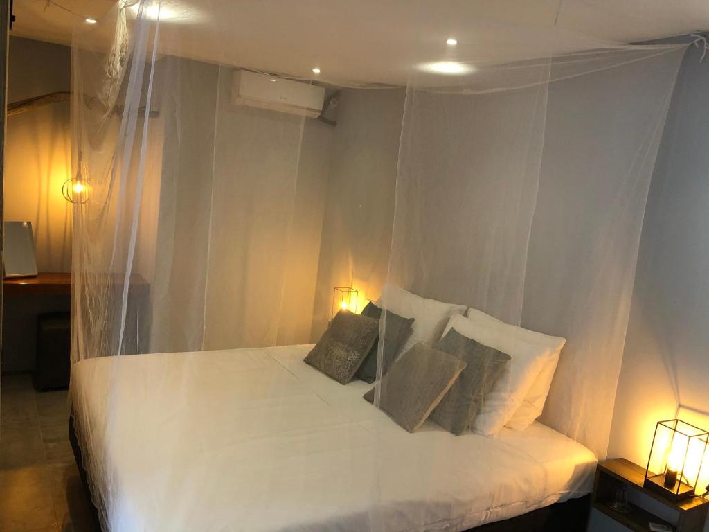 Postel nebo postele na pokoji v ubytování INDIGO Apartments & Suites - 'Adults Only'
