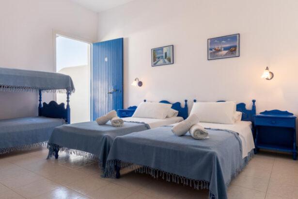מיטה או מיטות בחדר ב-Sardis Rooms
