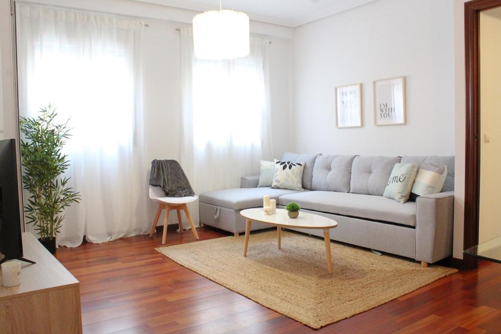 Posedenie v ubytovaní Apartamento centro paseo maritimo