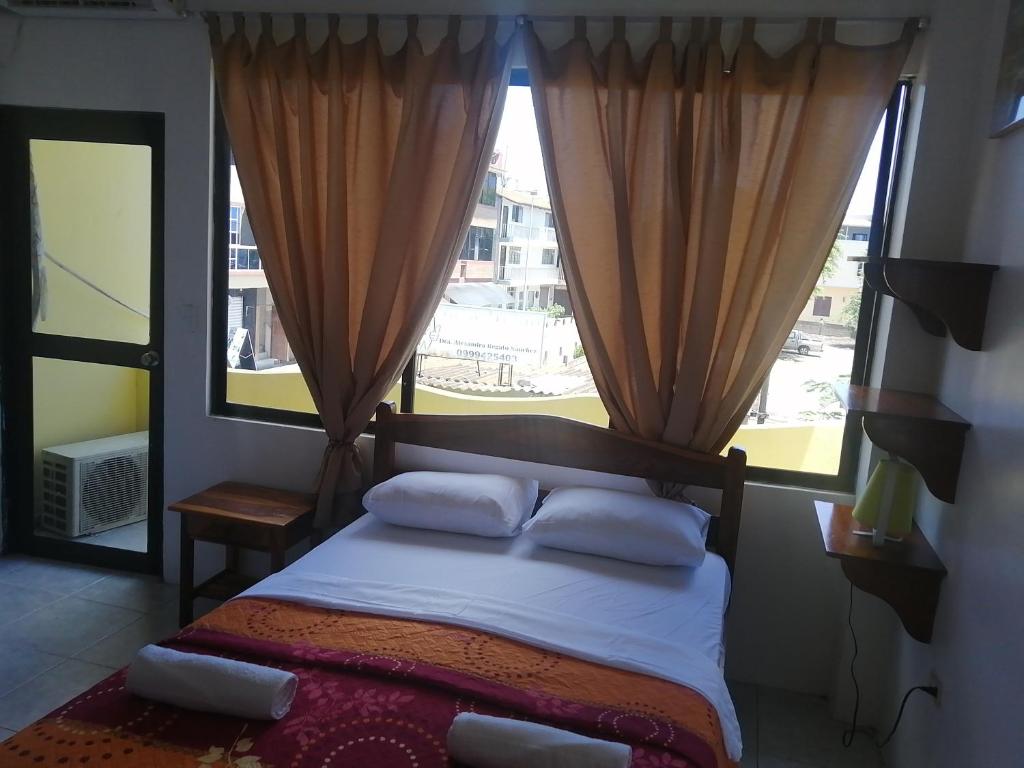 Postel nebo postele na pokoji v ubytování Hostal La Casa de Luis