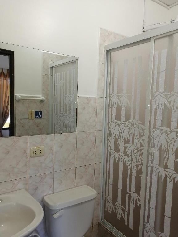 Koupelna v ubytování Hostal La Casa de Luis