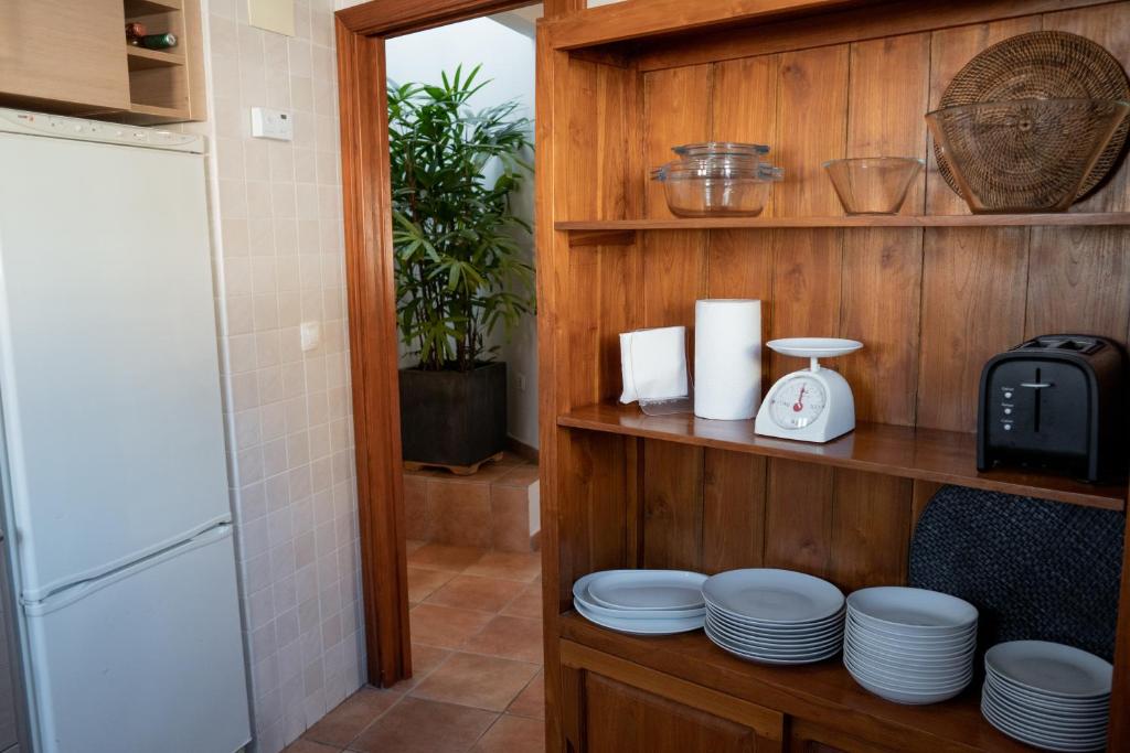 Kuchyň nebo kuchyňský kout v ubytování Apartamentos La Llum
