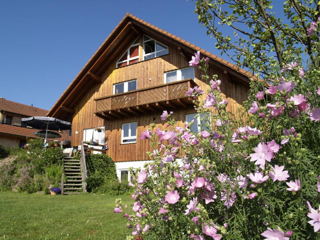 a house with pink flowers in front of it at Ferienwohnung Mattenweg 1a in Hinterzarten