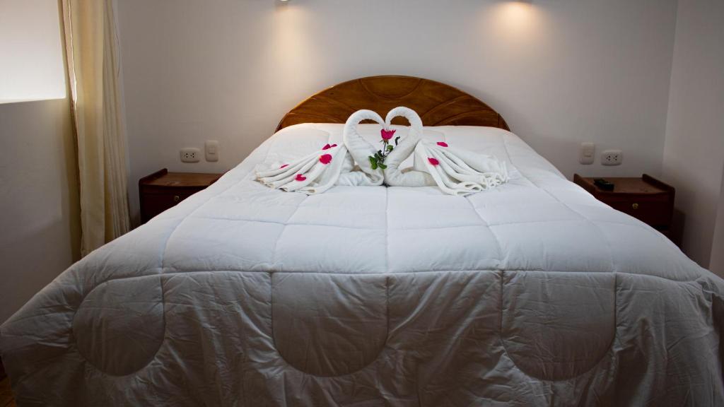 A bed or beds in a room at Hotel Los Laureles