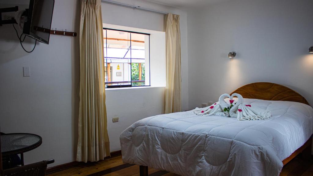 A bed or beds in a room at Hotel Los Laureles