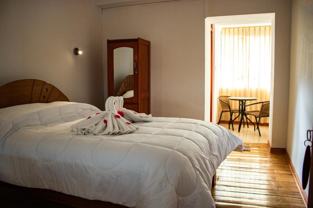 A bed or beds in a room at Hotel Los Laureles