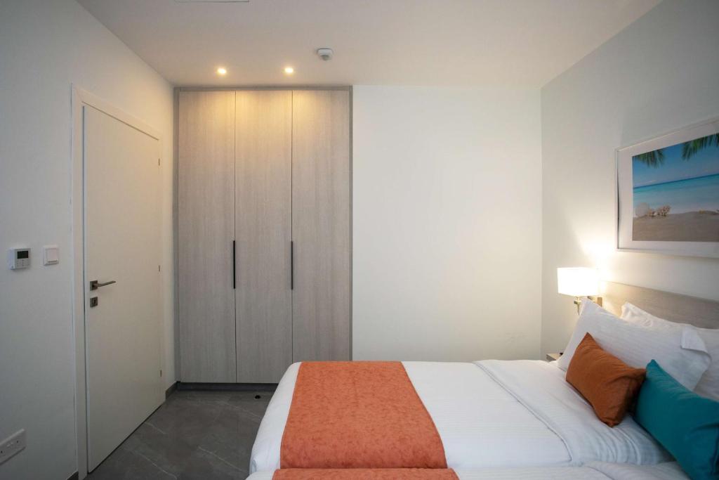 Best Western Plus Larco Hotel - Suite With Queen Bed And Sofa Bed - Non-Smoking