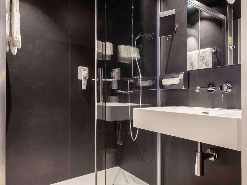 Koupelna v ubytování ibis Styles Basel City