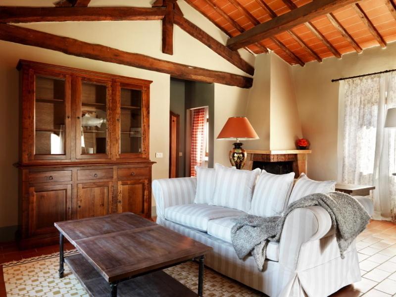 A seating area at Agriturismo Piettorri