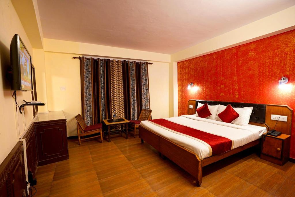 Postel nebo postele na pokoji v ubytování Hotel Atithi Mall Road