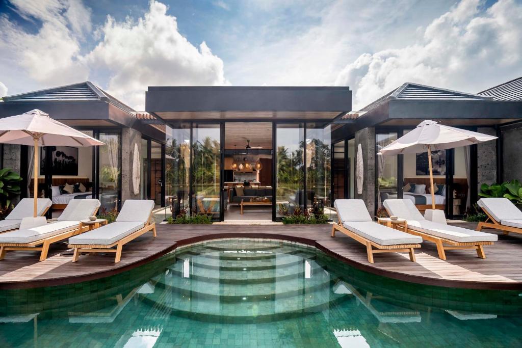Villa con piscina y casa en Villa Tenang, en Ubud