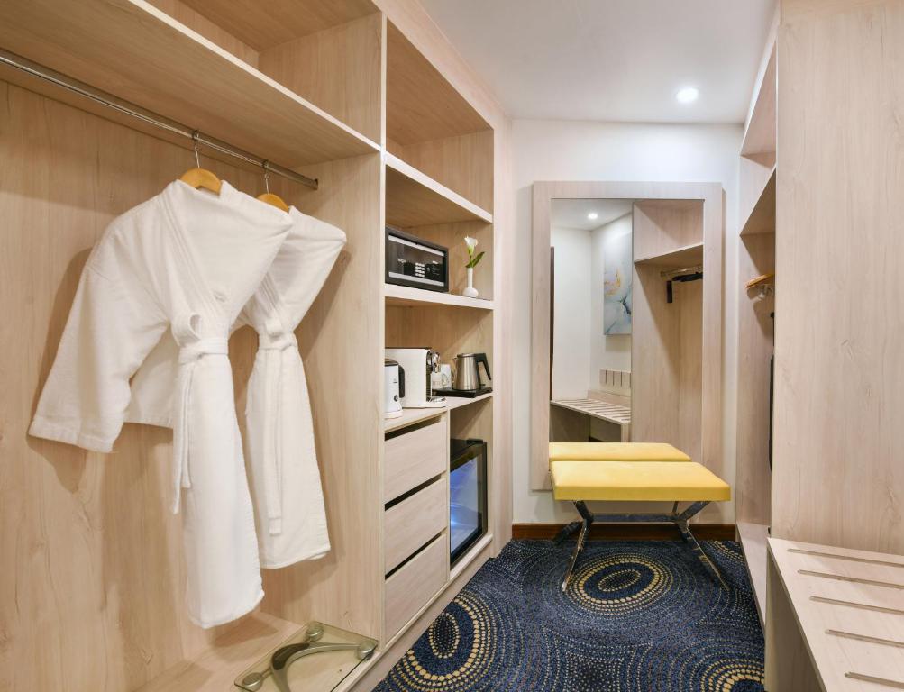 Kuchyň nebo kuchyňský kout v ubytování Tolip Gardens Hotel