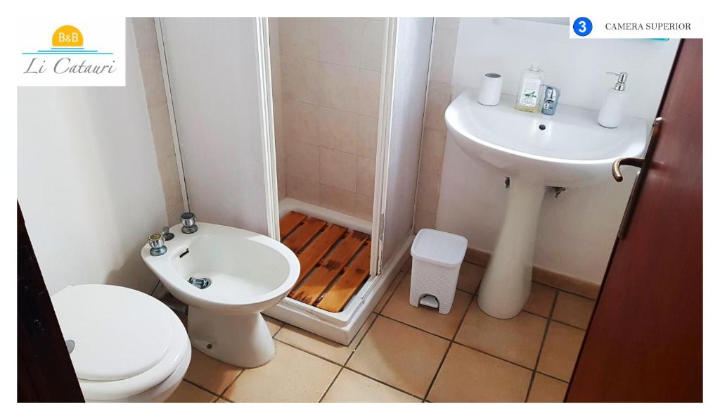A bathroom at Li Catauri