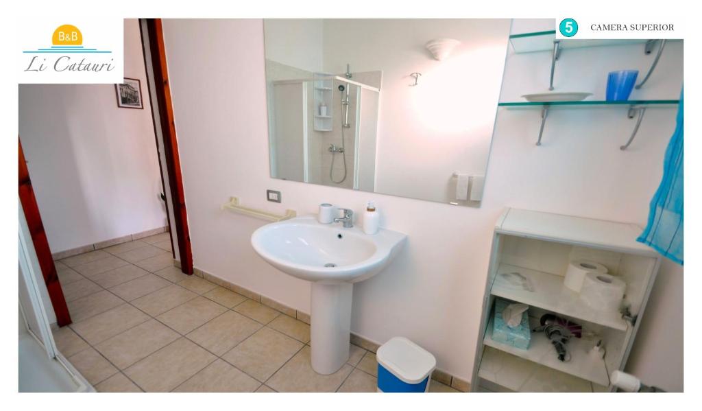 A bathroom at Li Catauri