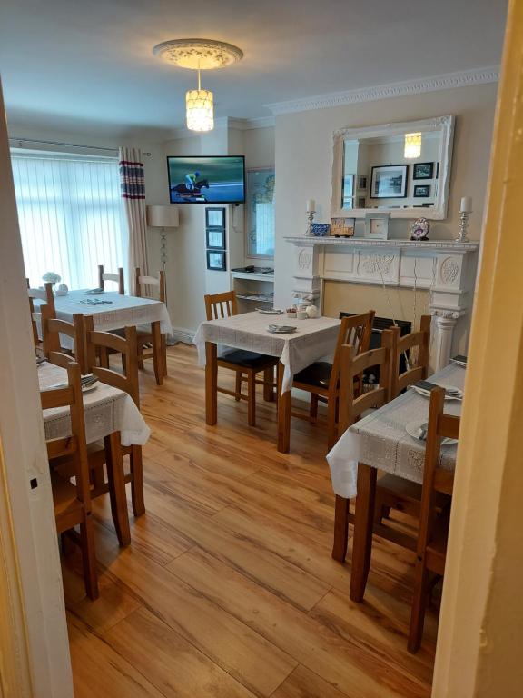 Kuchyň nebo kuchyňský kout v ubytování LegenDerry B&B