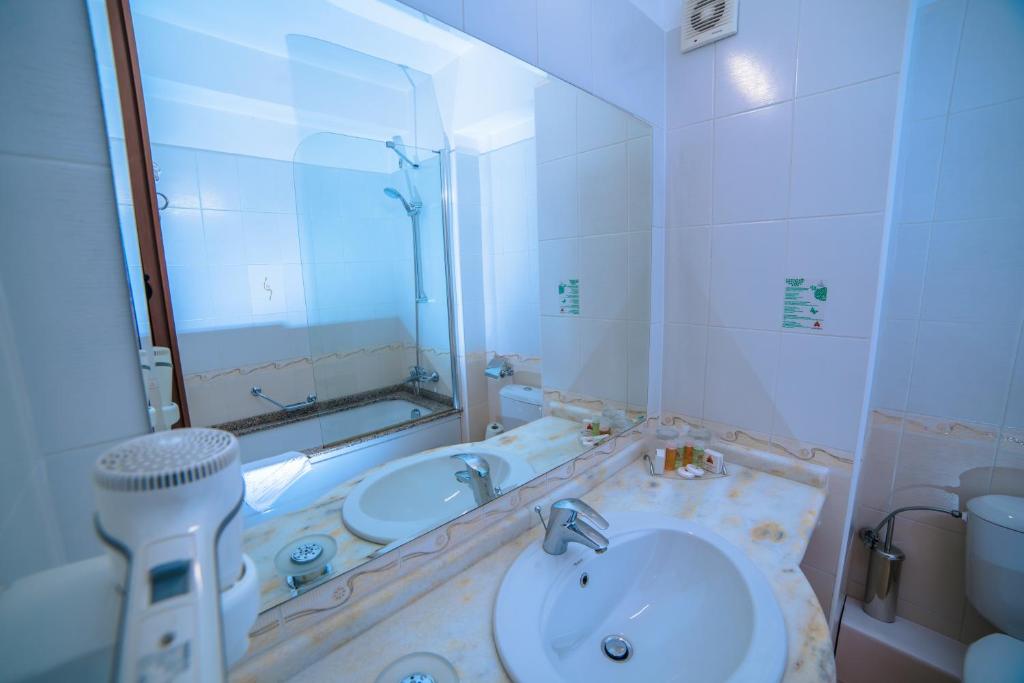 Koupelna v ubytování Hotel Saturn