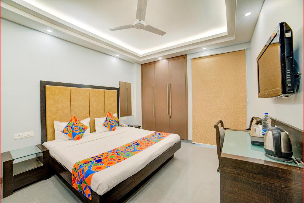 Кровать или кровати в номере FabHotel Exotica Greenpark