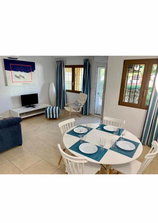 a living room with a dining room table and chairs at CASA DUPLEX BUNGALOW Dénia in Denia