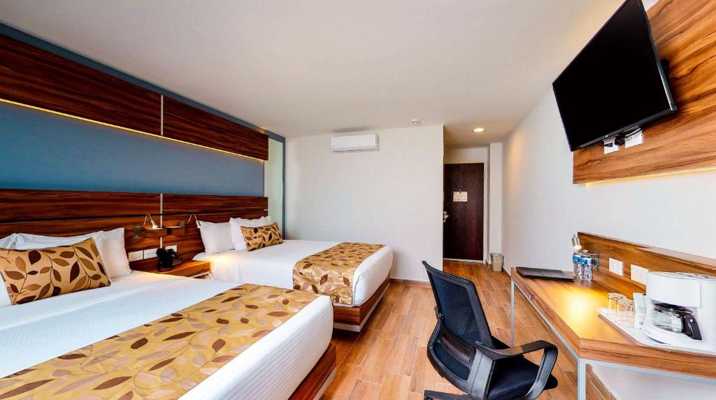 TV a/nebo společenská místnost v ubytování Sleep Inn Queretaro