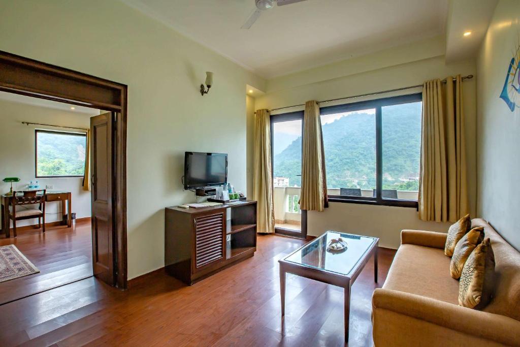 TV a/nebo společenská místnost v ubytování Hotel Dewa Retreat- A Himalayan Boutique Hotel