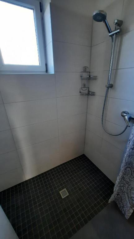 Bilik mandi di Appartement Wagner