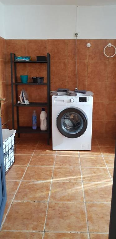 Zdjęcie z galerii obiektu Alojamiento único y tranquilo Arico con fibra optica w mieście Lomo de Arico