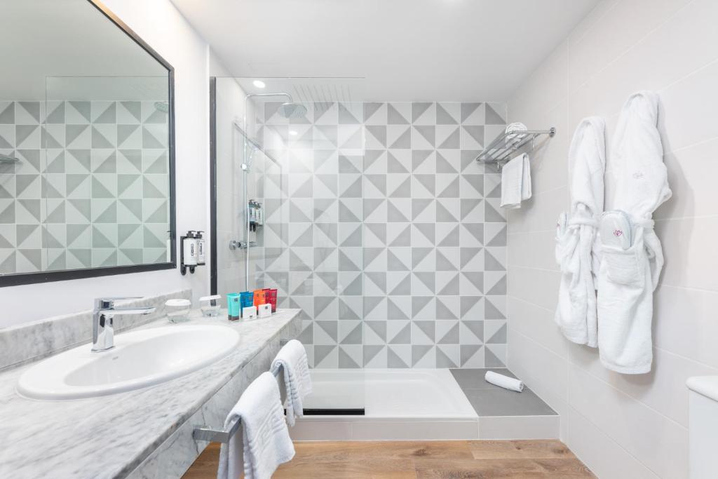 Koupelna v ubytování Hotel LIVVO Fataga