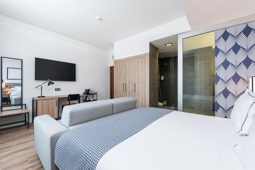 Postel nebo postele na pokoji v ubytování Hotel LIVVO Fataga