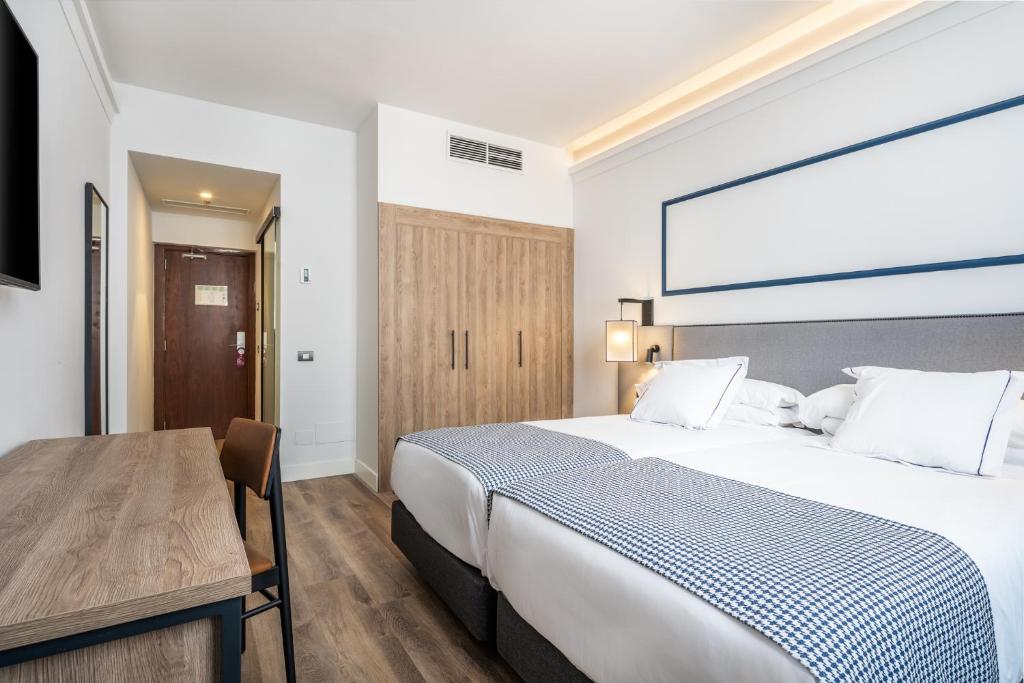 Postel nebo postele na pokoji v ubytování Hotel LIVVO Fataga