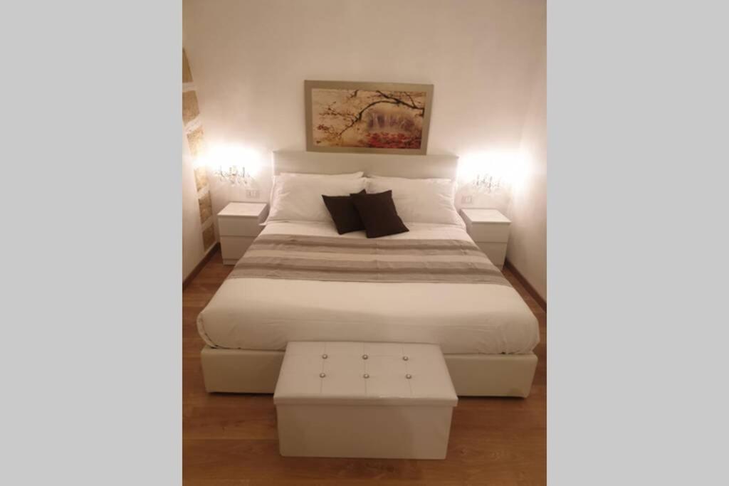 A bed or beds in a room at Appartamento VITTORIA