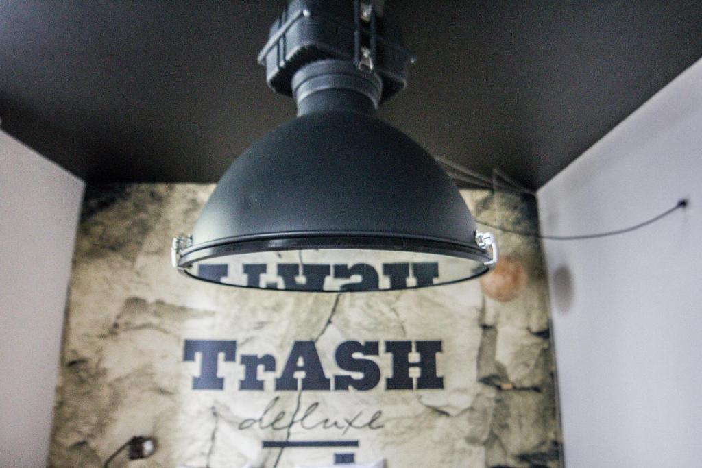 Hotel Trash Deluxe - Resim 20