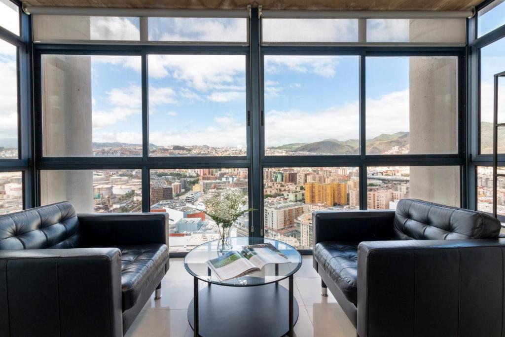 HomeForGuest NEW Modern Penthouse Apartment with panoramic ...