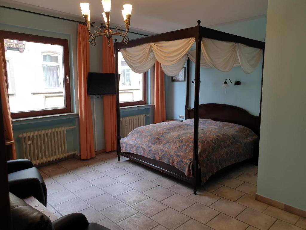 Postel nebo postele na pokoji v ubytování Hotel Altstadtwiege