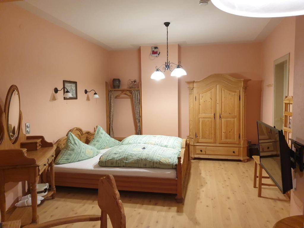 Postel nebo postele na pokoji v ubytování Hotel Altstadtwiege