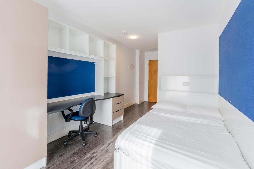 Postel nebo postele na pokoji v ubytování Destiny Student - Holyrood (Brae House)