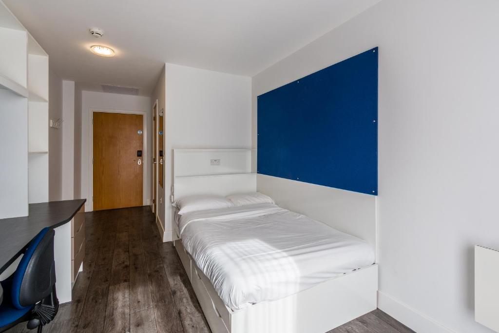 Postel nebo postele na pokoji v ubytování Destiny Student - Holyrood (Brae House)