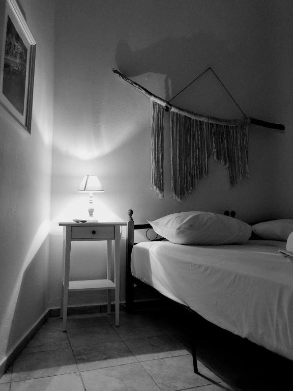 Postel nebo postele na pokoji v ubytování Akti Rooms And Studios