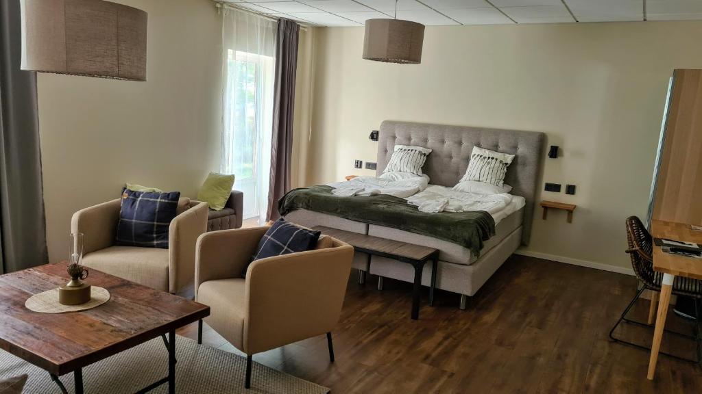 Postel nebo postele na pokoji v ubytování Toftastrand Hotell