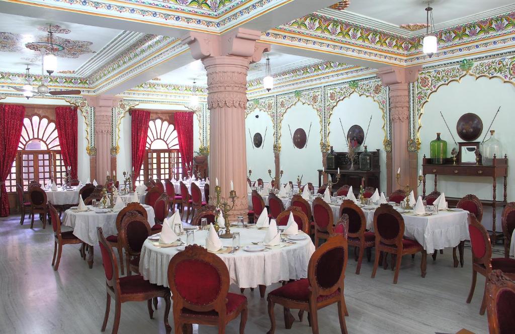 Restaurace v ubytování Jagat Palace