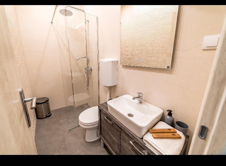 Ivi Place Apartments - Habitación Doble Estándar