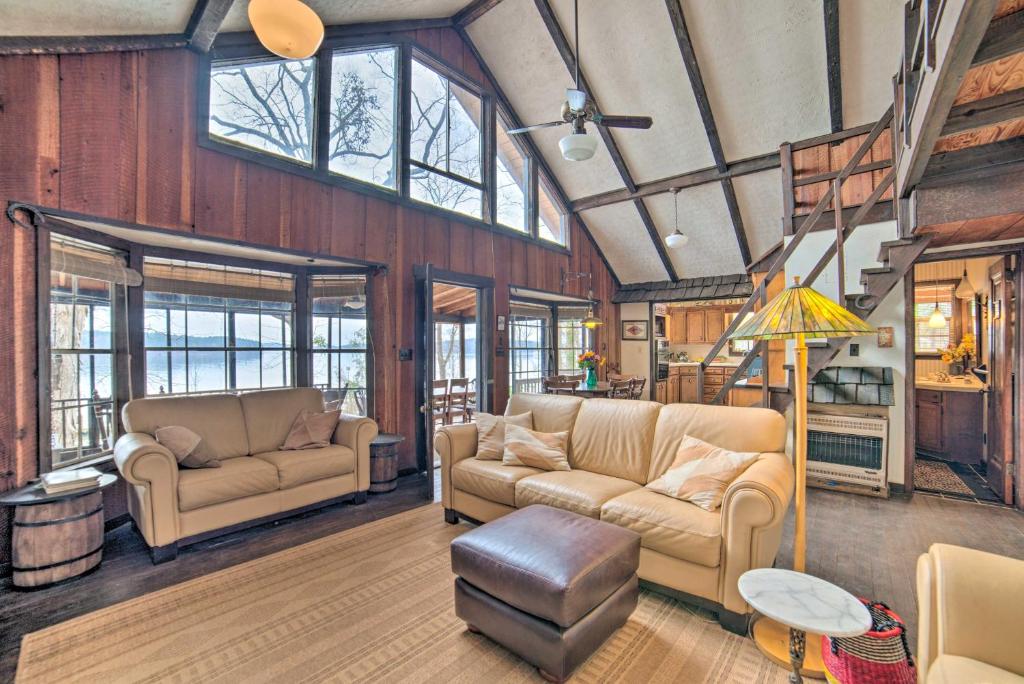 Authentic Retreat with Private Dock on Coosa River! - Housity