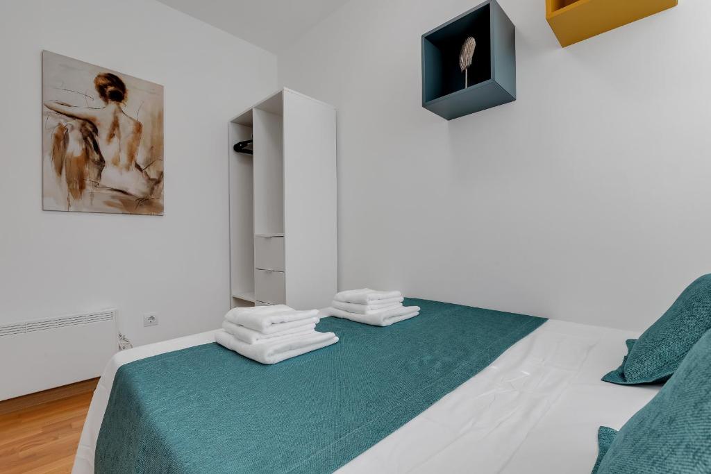 Posteľ alebo postele v izbe v ubytovaní Apartment PINE FINE with FREE PARKING