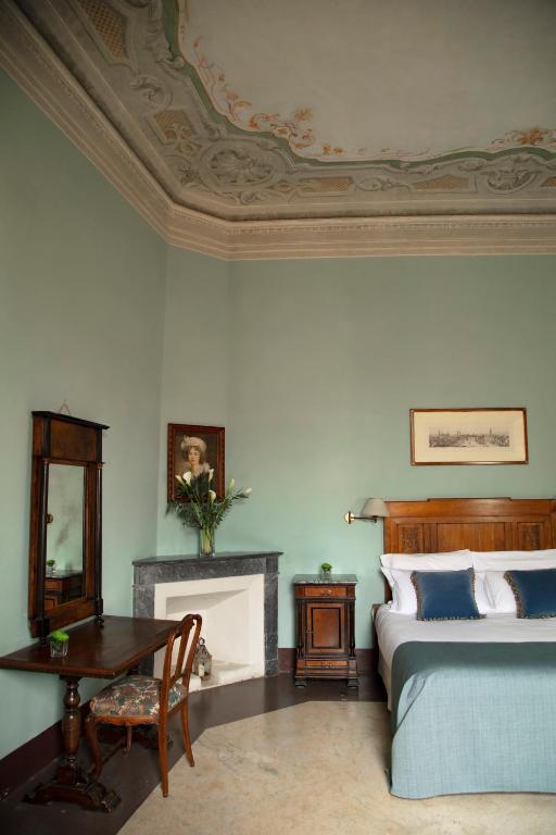 Postel nebo postele na pokoji v ubytování Hotel Palazzo Guadagni