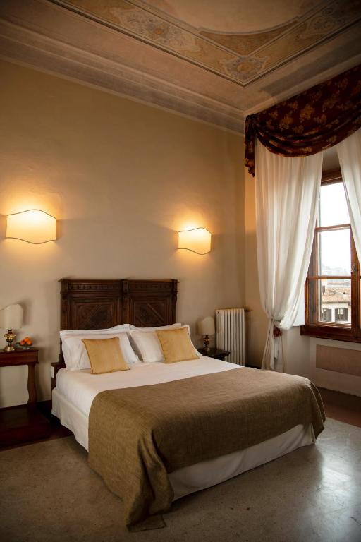 Postel nebo postele na pokoji v ubytování Hotel Palazzo Guadagni