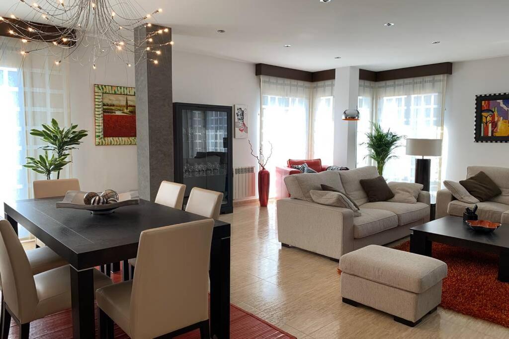 a living room with a table and a dining room at Apartamento Miramar . Amplitud y Comodidad in Almazora