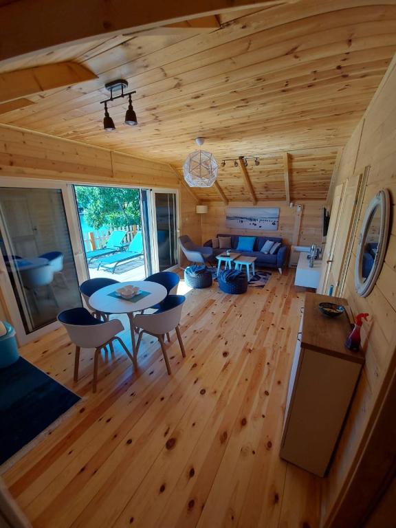 Зона вітальні в Mery Ada House