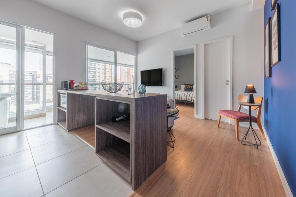 Apartamento estiloso com varanda - Vila Olímpia