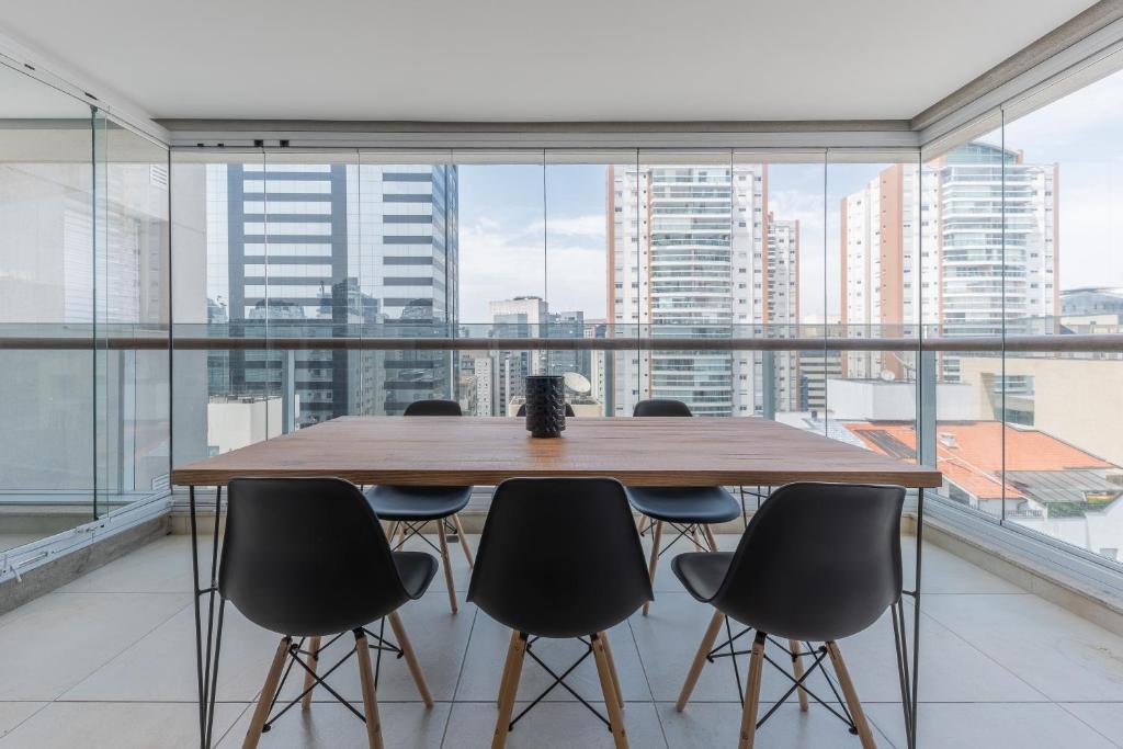  Apartamento estiloso com varanda - Vila Olímpia